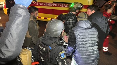 У Дніпрі пролунали вибухи: пошкоджена багатоповерхівка У Дніпрі пролунали вибухи: пошкоджена багатоповерхівка