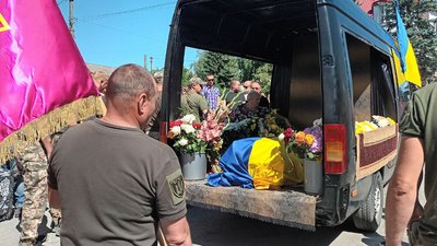На Тернопільщині попрощалися із загиблими в російсько-українській війні бійцями На Тернопільщині попрощалися із загиблими в російсько-українській війні бійцями