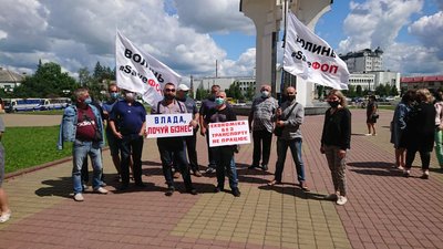 Волинські перевізники пікетують ОДА. Вимагають відновити міжобласні сполучення