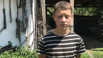 Поки батько на фронті, 14-річний Вадим Сліпченко з Житомирщини проживає у дідуся і бабусі Поки батько на фронті, 14-річний Вадим Сліпченко з Житомирщини проживає у дідуся і бабусі