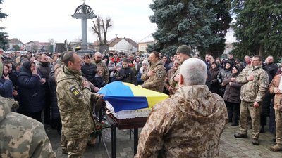 На Закарпатті попрощалися з полеглим захисником Михайлом Балажем На Закарпатті попрощалися з полеглим захисником Михайлом Балажем