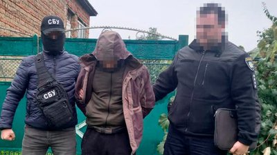 Понад півмільйона гривень кожного місяця. На Закарпатті затримали чоловіків за підозрою у продажі наркотиків