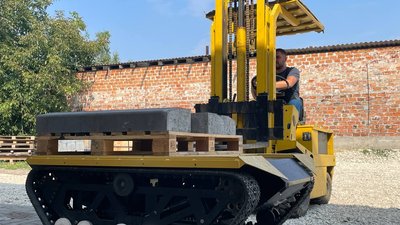 Веде вогонь, перевозить боєприпаси і поранених: інженери з Тернопільщини створили роботизовану платформу для ЗСУ