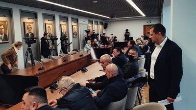 Повідомлення про замінування облради: депутати зібралися в ректораті УжНУ Повідомлення про замінування облради: депутати зібралися в ректораті УжНУ