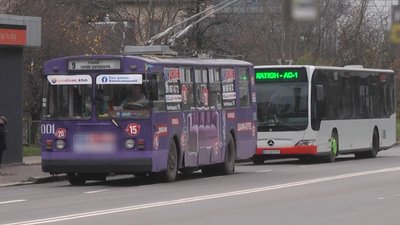 Тролейбус та автобус у Хмельницькому