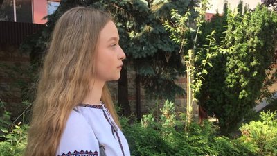 В Івано-Франківську відбулися читання Конституції України. Читає Анастасія Сеньків В Івано-Франківську відбулися читання Конституції України. Читає Анастасія Сеньків