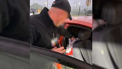 Прикордонники знайшли чоловіка під ковдрою Прикордонники знайшли чоловіка під ковдрою