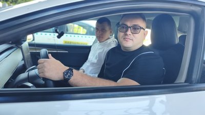 Перший на Волині ветеран із ампутацією ніг отримав посвідчення водія Перший на Волині ветеран із ампутацією ніг отримав посвідчення водія