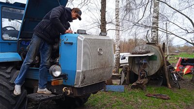 "Війна війною, а треба працювати і жити далі". На Сумщині триває посівна кампанія "Війна війною, а треба працювати і жити далі". На Сумщині триває посівна кампанія