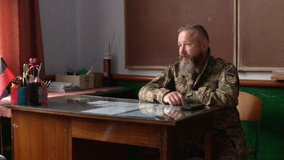 Петро Смичок навчав дітей праці та "Захисту України" Петро Смичок навчав дітей праці та "Захисту України"