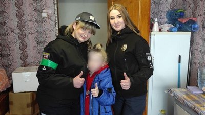 8-річна Катя із Донеччини отримала життєво необхідні ліки від вінницьких поліцейських