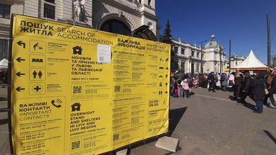 Розселення вимушених переселенців та черги на кордоні: як минула доба на Львівщині