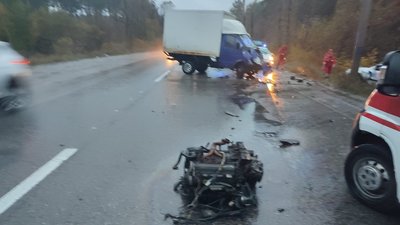 В аварії на Харківщині загинуло подружжя та їхня шестирічна дитина В аварії на Харківщині загинуло подружжя та їхня шестирічна дитина