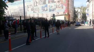 Справа Стерненка: під СБУ влаштували акцію на підтримку активіста Справа Стерненка: під СБУ влаштували акцію на підтримку активіста