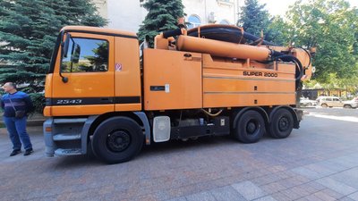 Каналопромивна машина для обслуговування каналізаційних і водопровідних мереж