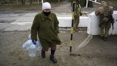 У населених пунктах поблизу лінії фронту люди живуть без води У населених пунктах поблизу лінії фронту люди живуть без води