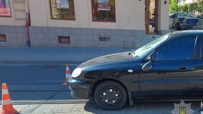 У Львові автомобіль наїхав на двох жінок, які були на пішохідному переході
