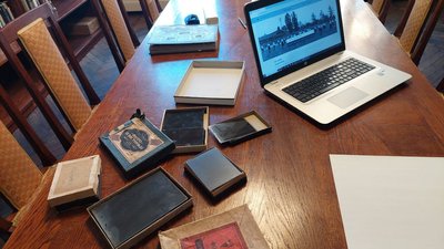 Світлини й слайди, які оцифровують у Центрі міської історії, 12 лютого 2024. Світлини й слайди, які оцифровують у Центрі міської історії, 12 лютого 2024.