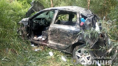 На Рівненщині біля Птичі авто злетіло з траси. Є загиблий і травмовані