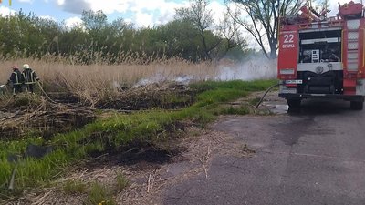 4 пожежі за добу — на Сумщині гасили загоряння сухої трави та сміття