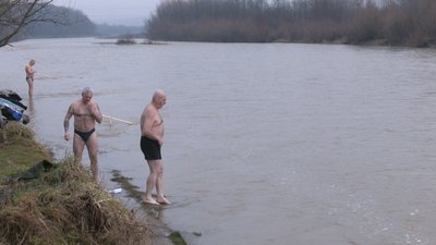 Як на Бистриці Надвірнянській в Івано-Франківську освячували воду Як на Бистриці Надвірнянській в Івано-Франківську освячували воду