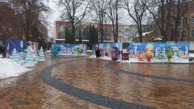Грінч, Фердинад та Майк Вазовський: новорічні фотозони у Вінниці Грінч, Фердинад та Майк Вазовський: новорічні фотозони у Вінниці