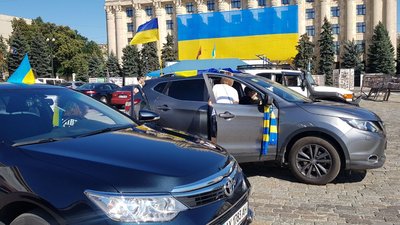 У День Незалежності харків’яни проїхалися центром міста з державними прапорами У День Незалежності харків’яни проїхалися центром міста з державними прапорами