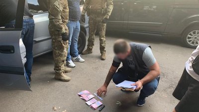 На Дніпропетровщині затримали учасників злочинної організації, яких підозрюють у вимаганні грошей На Дніпропетровщині затримали учасників злочинної організації, яких підозрюють у вимаганні грошей