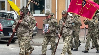 Похорон військового у Почаєві