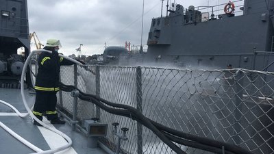 Пожежа на кораблі та спецоперація ВМС. У порту Одеси тривають навчання "Сі Бриз 2021" Пожежа на кораблі та спецоперація ВМС. У порту Одеси тривають навчання "Сі Бриз 2021"