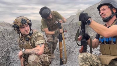 "Всі мої люди тут": як прикарпатець Віталій Книгницький воює кулеметником в 72 ОМБр ім. Чорних Запорожців "Всі мої люди тут": як прикарпатець Віталій Книгницький воює кулеметником в 72 ОМБр ім. Чорних Запорожців