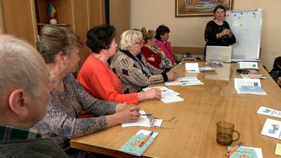 Що таке фейк, фактчекер та бот: у прикордонній громаді Чернігівщини проводять заняття з інформгігієни для пенсіонерів Що таке фейк, фактчекер та бот: у прикордонній громаді Чернігівщини проводять заняття з інформгігієни для пенсіонерів