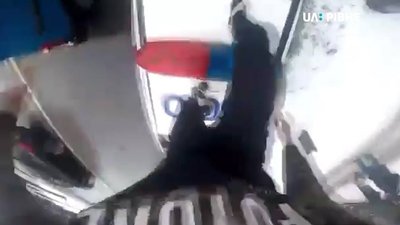 Пробіжка по даху патрульної машини у самому центрі Рівного: в пошуках челенджера (ВІДЕО)