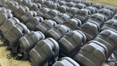 На Буковині виготовляють наколінники та налокітники для українських військових На Буковині виготовляють наколінники та налокітники для українських військових