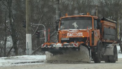 У Житомирі сніг з тротуарів почали прибирати о 4 годині ранку