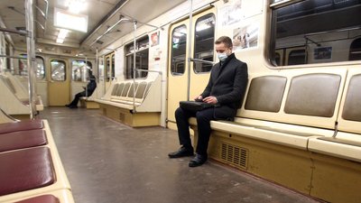На шести станціях метро Києва вранці та ввечері не буде касирів. Чому