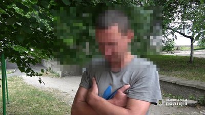 У Житомирі розшукали молодика, який зірвав Державний прапор на будівлі