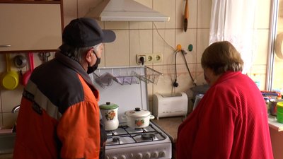 Франківські рятувальники та газовики пояснювали пенсіонерам, як вберегтися від пожеж Франківські рятувальники та газовики пояснювали пенсіонерам, як вберегтися від пожеж