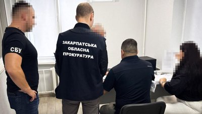  За матеріалами слідства, чоловік є діючим депутатом Міжгірської районної