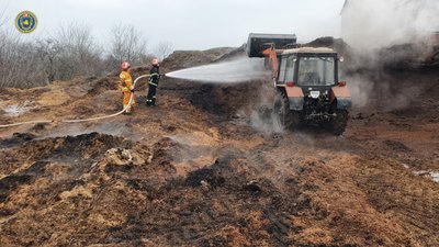На Черкащині рятувальники ліквідували пожежу площею 100 квадратних метрів На Черкащині рятувальники ліквідували пожежу площею 100 квадратних метрів