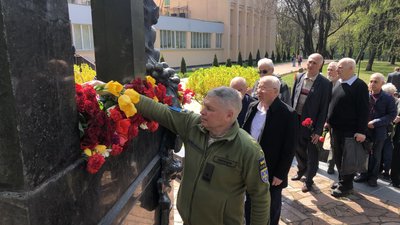 Полтавці вшанували ліквідаторів аварії на Чорнобильській АЕС Полтавці вшанували ліквідаторів аварії на Чорнобильській АЕС