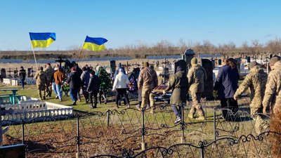 На Миколаївщині провели в останню путь бійця Михайла Каменщика На Миколаївщині провели в останню путь бійця Михайла Каменщика