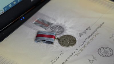 "Це просто моя робота": історія лікарки з Чернігівщини, яку Президент нагородив відзнакою "За оборону України" "Це просто моя робота": історія лікарки з Чернігівщини, яку Президент нагородив відзнакою "За оборону України"
