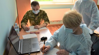 Прикордонників Закарпаття почали щеплювати від коронавірусу