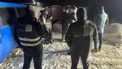У Сумах ДБР вилучило "чорну касу" з майже 3,5 млн грн
