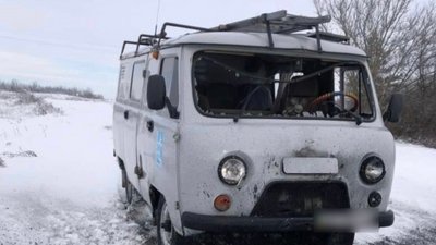 У Куп'янському районі росіяни атакували безпілотниками автівки енергетиків та поліції