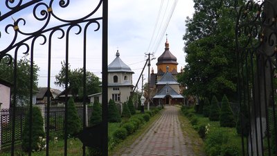 Храм у селі Цінева Храм у селі Цінева