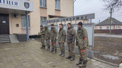 "Або ми їх, або вони нас". Історія бійця, який з перших днів повномасштабної війни обороняв Охтирку на Сумщині "Або ми їх, або вони нас". Історія бійця, який з перших днів повномасштабної війни обороняв Охтирку на Сумщині
