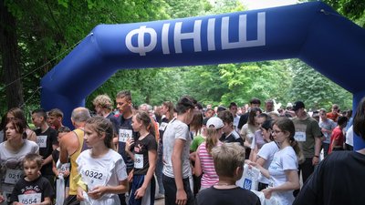 Робили зарядку та бігали: у Чернівцях відбулася олімпійська руханка Робили зарядку та бігали: у Чернівцях відбулася олімпійська руханка