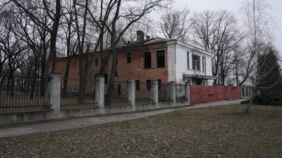 Приміщення колишнього будинку культури в парку Крючкова, січень 2024 року Приміщення колишнього будинку культури в парку Крючкова, січень 2024 року